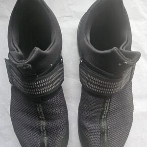 Nike Men's Black Knit Athletic Shoes